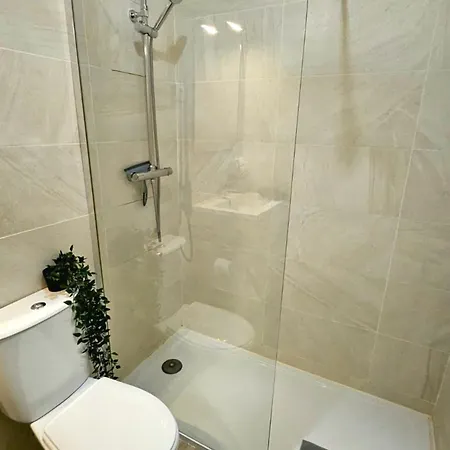 Renovated With Balcony And Modern Style 생 망드리에 쉬르 메르