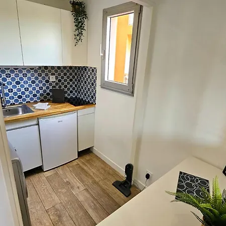Renovated With Balcony And Modern Style 생 망드리에 쉬르 메르