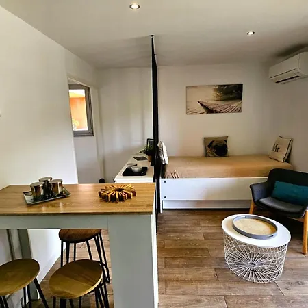 Renovated With Balcony And Modern Style 생 망드리에 쉬르 메르