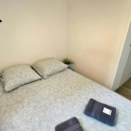 Renovated With Balcony And Modern Style 생 망드리에 쉬르 메르